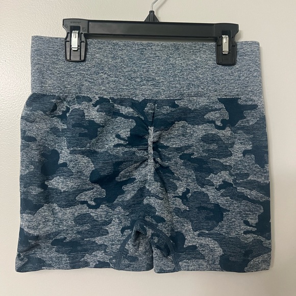 SHEIN camo scrunch workout shorts set (4 total). Size medium - Picture 5 of 10